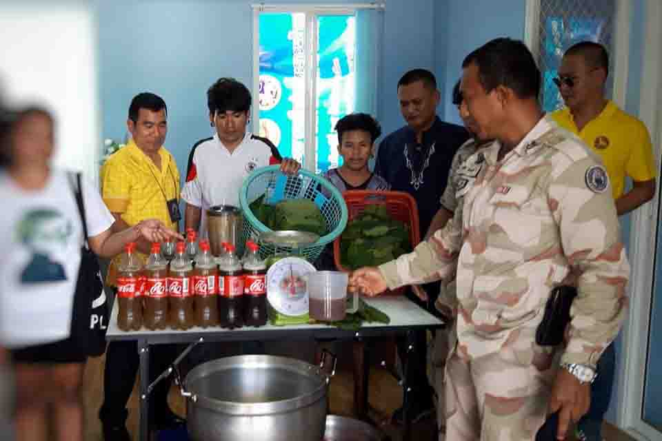 ဘိန်းစာရွက်ရည်ရောင်းချသည့် ထိုင်းနှင့်မြန်မာ ၂ ဦး ဖမ်းဆီးခံရ 