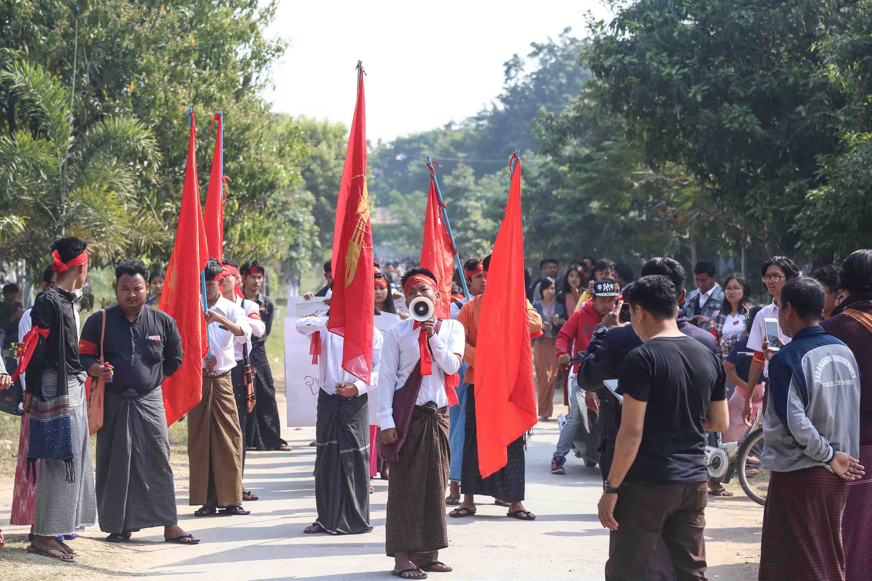 ရတနာပုံတက္ကသိုလ်ကျောင်းသားများသမဂ္ဂ ဆန္ဒပြ (ဓာတ်ပုံ) 