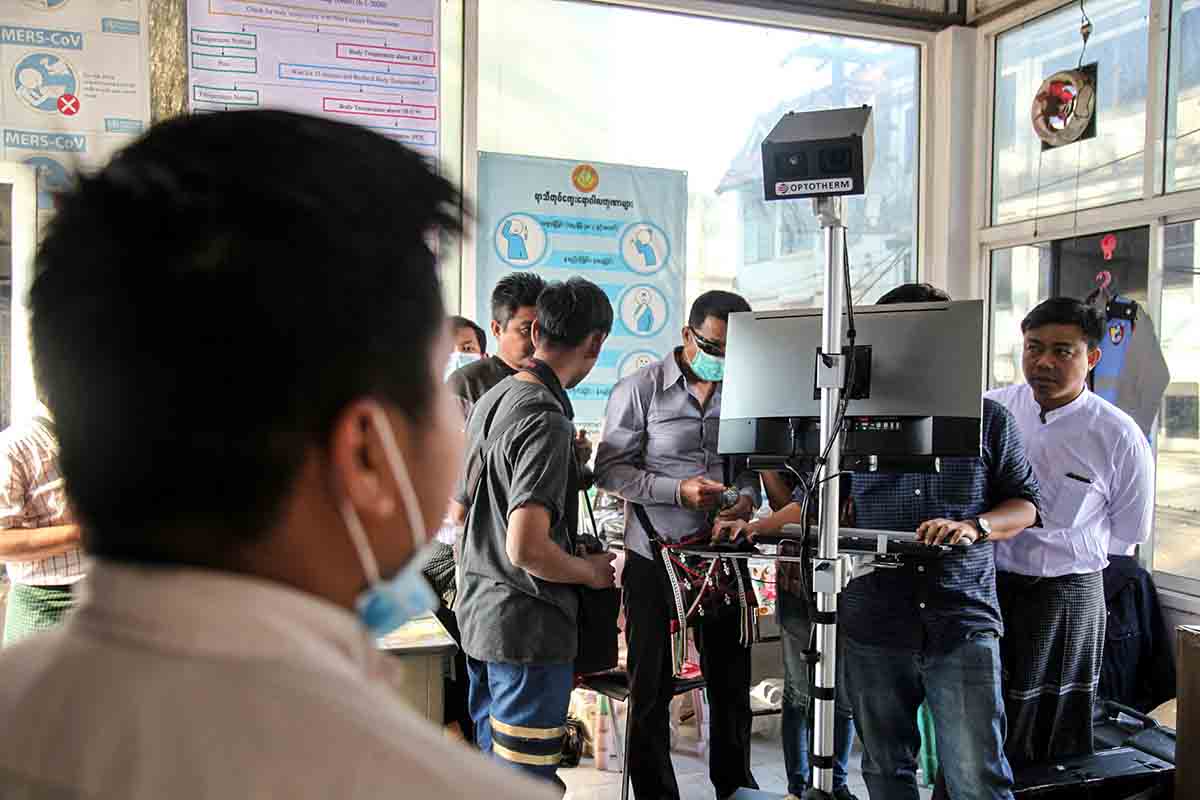 ဝူဟန်ဗိုင်းရပ်စ်ကာကွယ်ရန် တာချီလိတ်တွင် အလိုအလျောက်အပူချိန်တိုင်းစက်ဖြင့် စစ်ဆေး