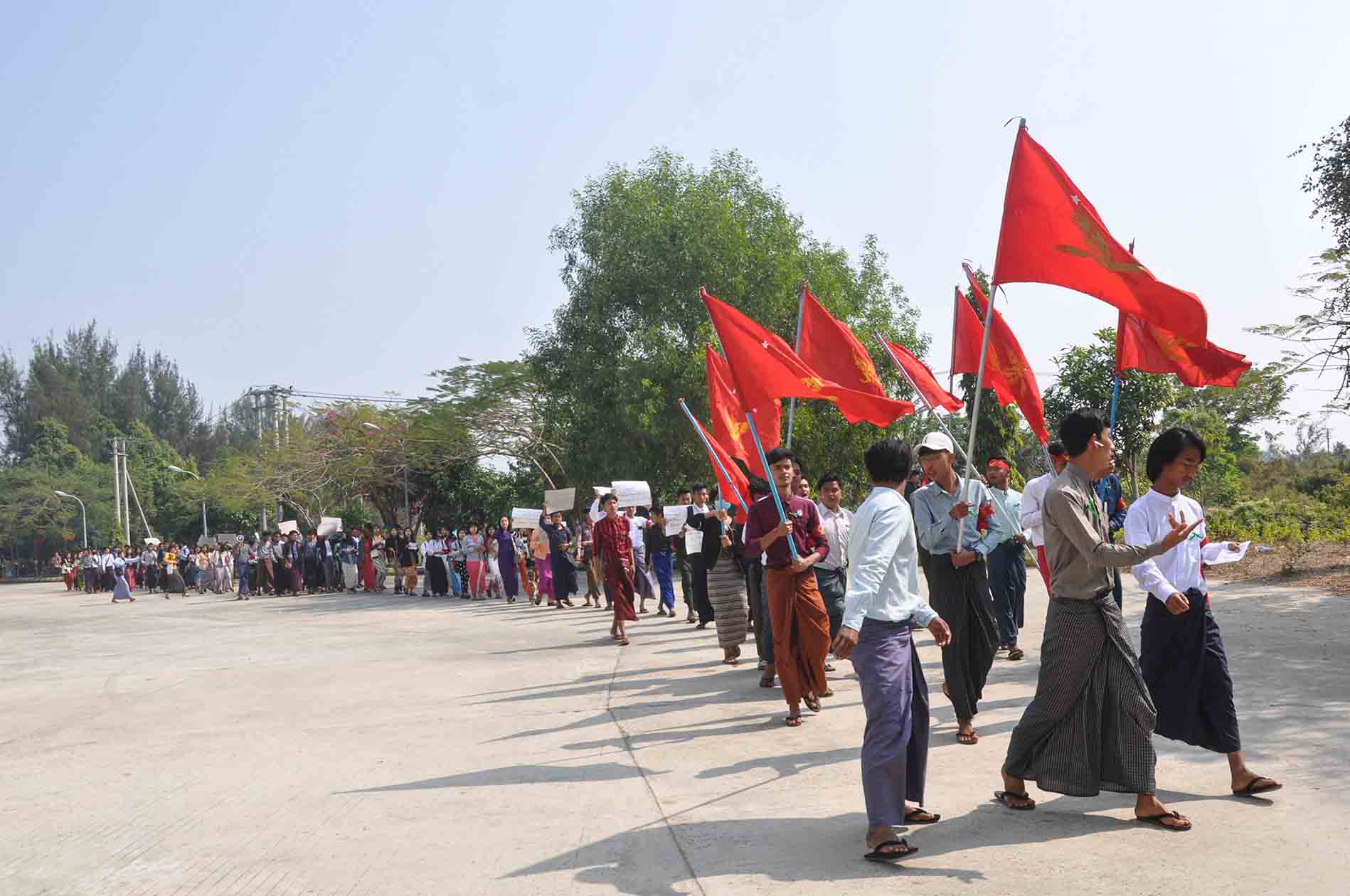 စစ်တွေတက္ကသိုလ်ကျောင်းသားများ ဖဲကြိုးစိမ်းလှုပ်ရှားမှုကို ထောက်ခံဆန္ဒပြ