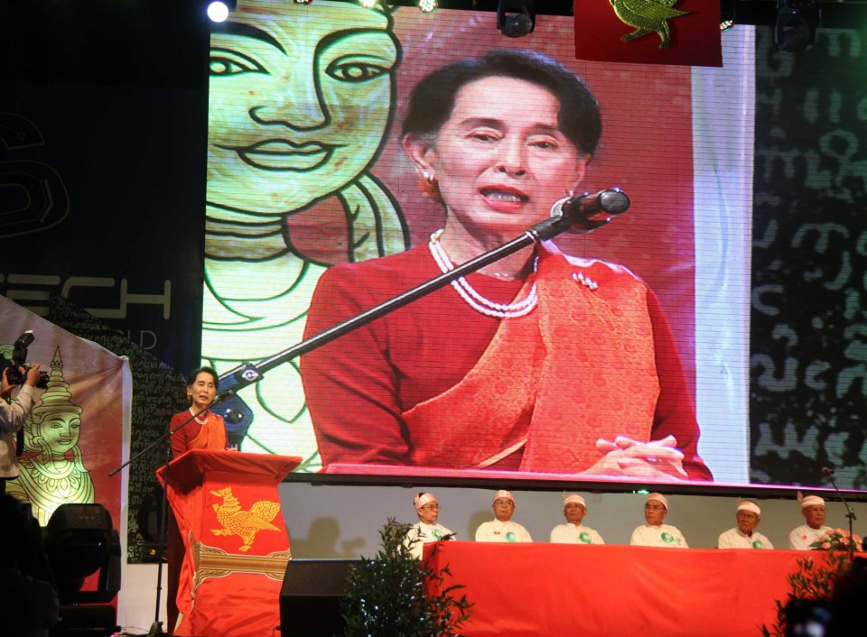 မြန္အမ်ဳိးသားေန့အခမ္းအနား ေဒၚေအာင္ဆန္းစုၾကည္ တက္ေရာက္