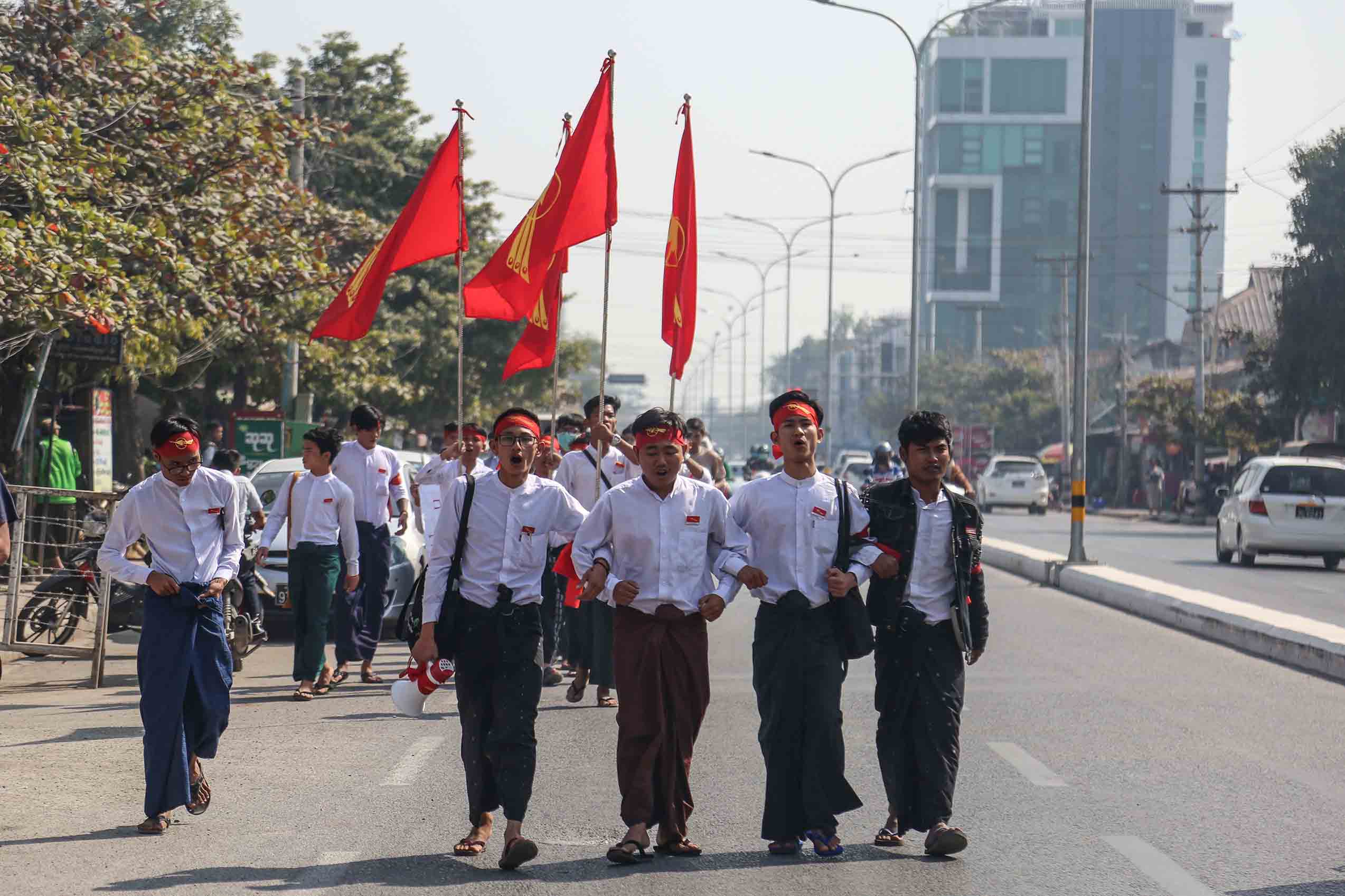 စာမေးပွဲအချိန် မူလအတိုင်းပြန်သတ်မှတ်ပေးလိုက်သော်လည်း ဗကသကျောင်းသားများ ဆက်လက် ဆန္ဒပြ