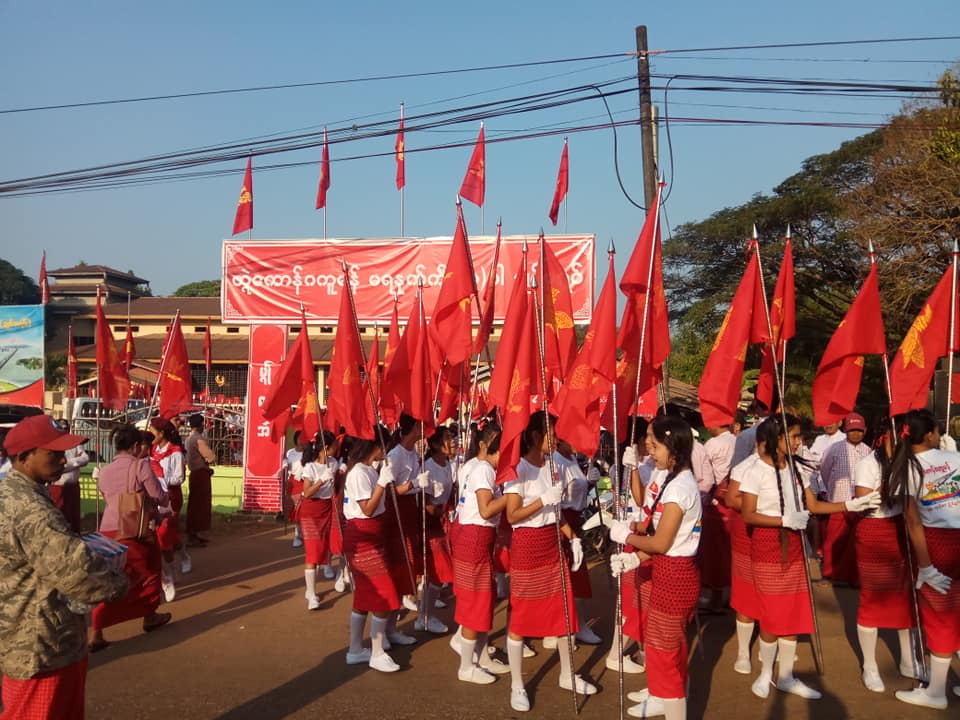 မွန်အမျိုးသားနေ့ကို မွန်လူငယ်များ ချီတက်ကြိုဆို