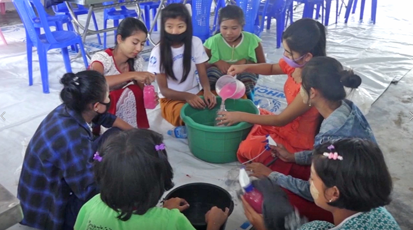 ရခိုင် စစ်ရှောင်အမျိုးသမီးများကို လူသုံးကုန်နှင့်အလှကုန်ထုတ်လုပ်မှုသင်တန်း ပို့ချ
