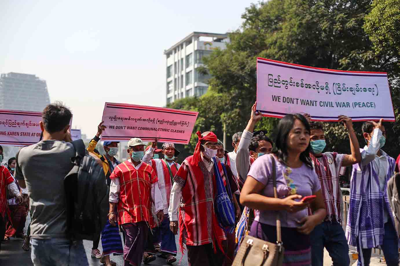 တန်းတူအခွင့်အရေးပေးရန် ကရင်အမျိုးသားနေ့တွင် ငြိမ်းချမ်းစွာ ဆန္ဒထုတ်ဖော် 