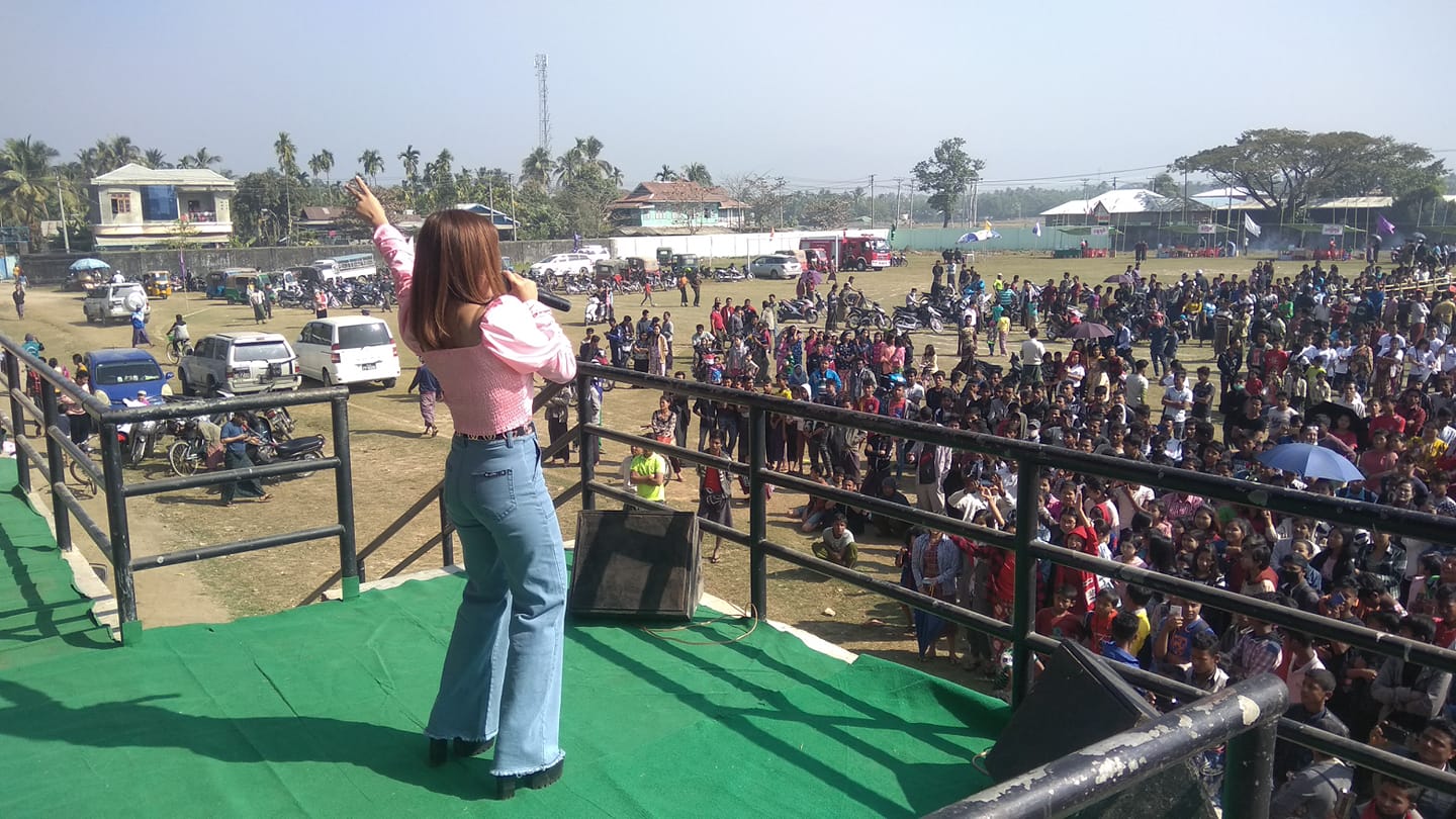 သရုပ်ဆောင် နန်းခင်ဇေယျာ မောင်တောနယ်စပ်သို့ ပထမဆုံးလာရောက်ဖျော်ဖြေ 