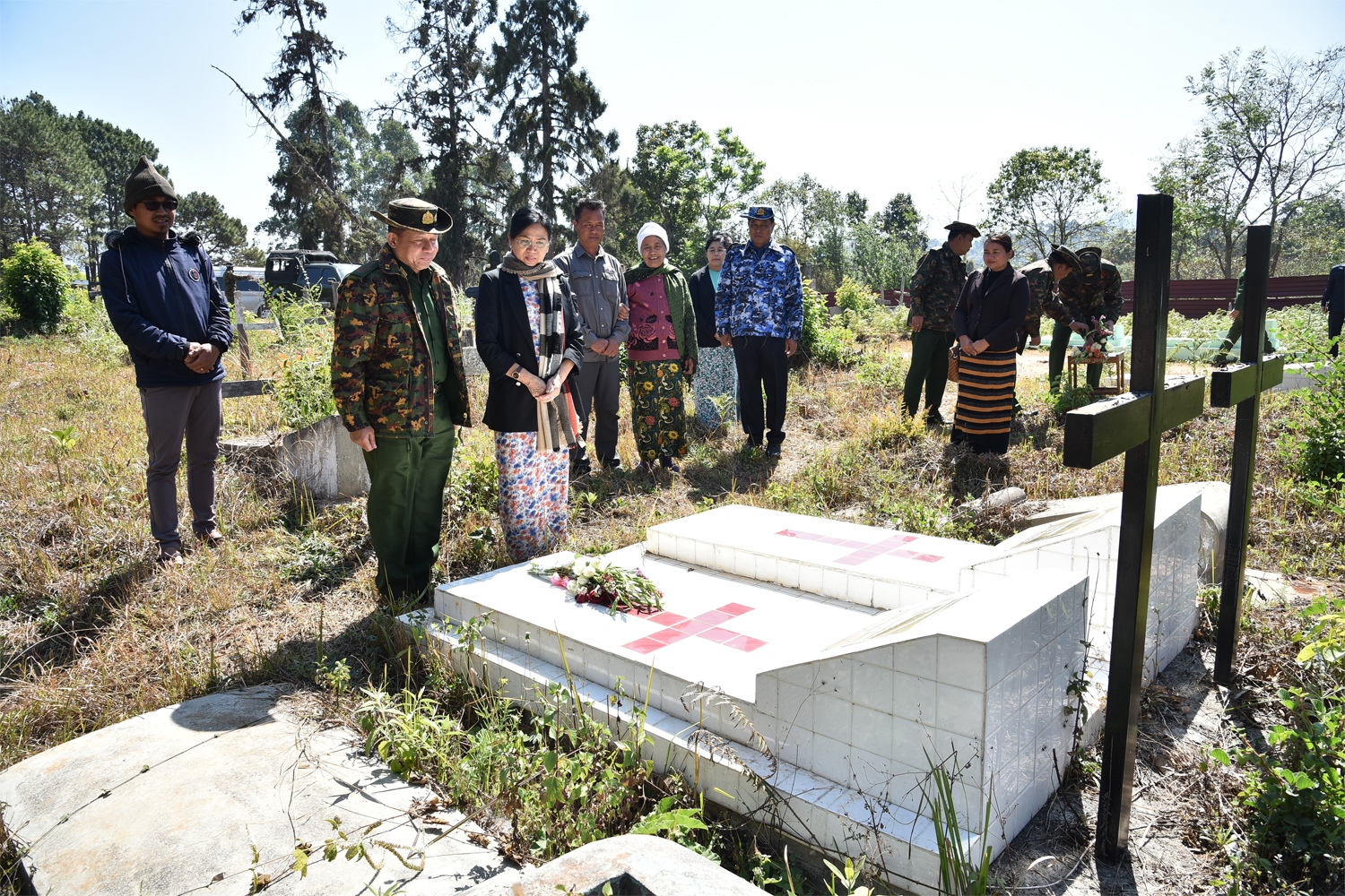 ဗိုလ်ချုပ်ကြီး စမစ်ဒွန်းအုတ်ဂူသို့ ကာကွယ်ရေးဦးစီးချုပ် သွားရောက် ဂါရဝပြု