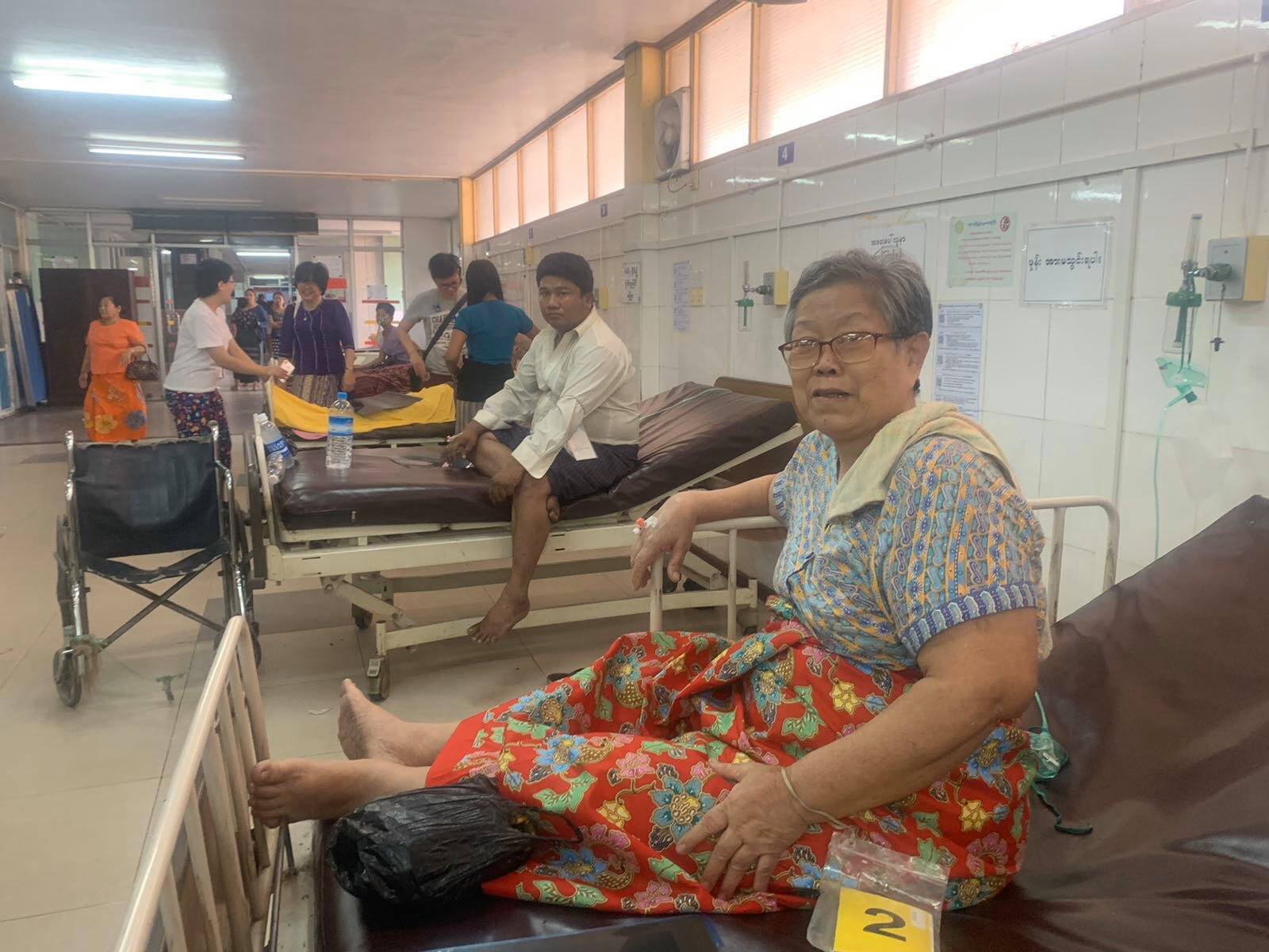 လမ်းမတော် သံဈေးမီးလောင်မှုတွင် ဒဏ်ရာရသူ ၁၅ ဦးကို ရန်ကုန်ဆေးရုံကြီးသို့ ပို့ဆောင် 