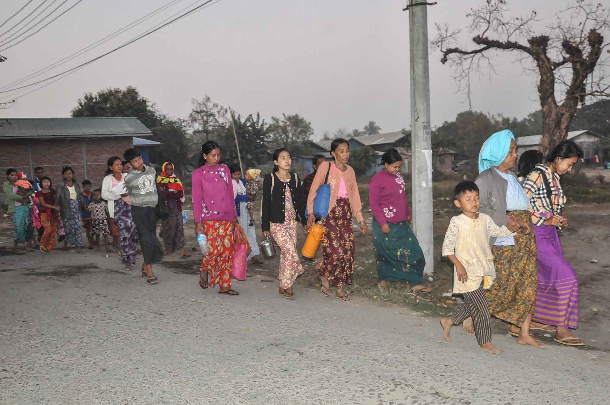 အသက်တစ်ချောင်းအတွက် အကြိမ်ကြိမ်ထွက်ပြေးနေရသည့် ရသေ့တောင်က စစ်ရှောင်တွေ