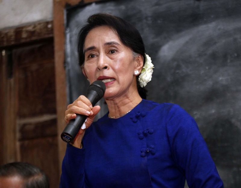 ေဒၚေအာင္ဆန္းစုၾကည္ မုံ႐ြာေဒသခံမ်ားနွင့္ ေတြ့ဆုံ