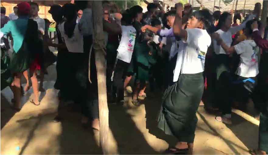 အွန်လိုင်းပေါ်နာမည်ကြီးနေသည့် ပေါက်မြို့နယ်က ဆရာမလေးများနှင့် ကျောင်းသားလေးများ၏ မြူးမြူးကြွကြွ အက(ရုပ်သံ)