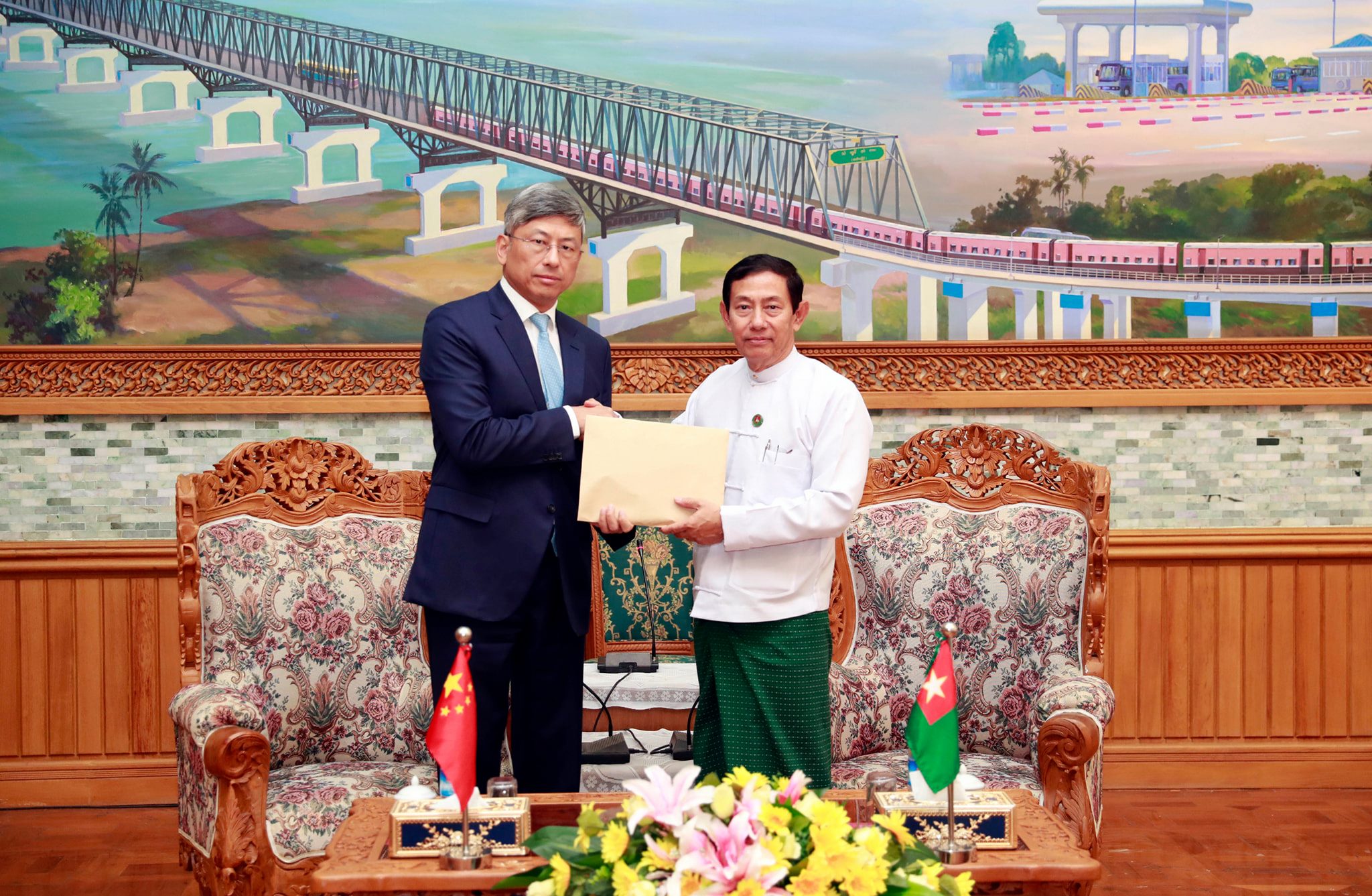 ကိုရိုနာဗိုင်းရပ်စ် ပျံ့နှံ့ဖြစ်ပွားနေသည့်တရုတ်နိုင်ငံအတွက် ကြံ့ခိုင်ရေးပါတီက လှူဒါန်းငွေပေးအပ် 