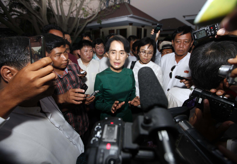 ေၾကးနီစီမံကိန္းနွင့္ပတ္သက္ျပီး မွန္ကန္မွ်တစြာ ေရးသားၾကရန္ ေဒၚစုေျပာ