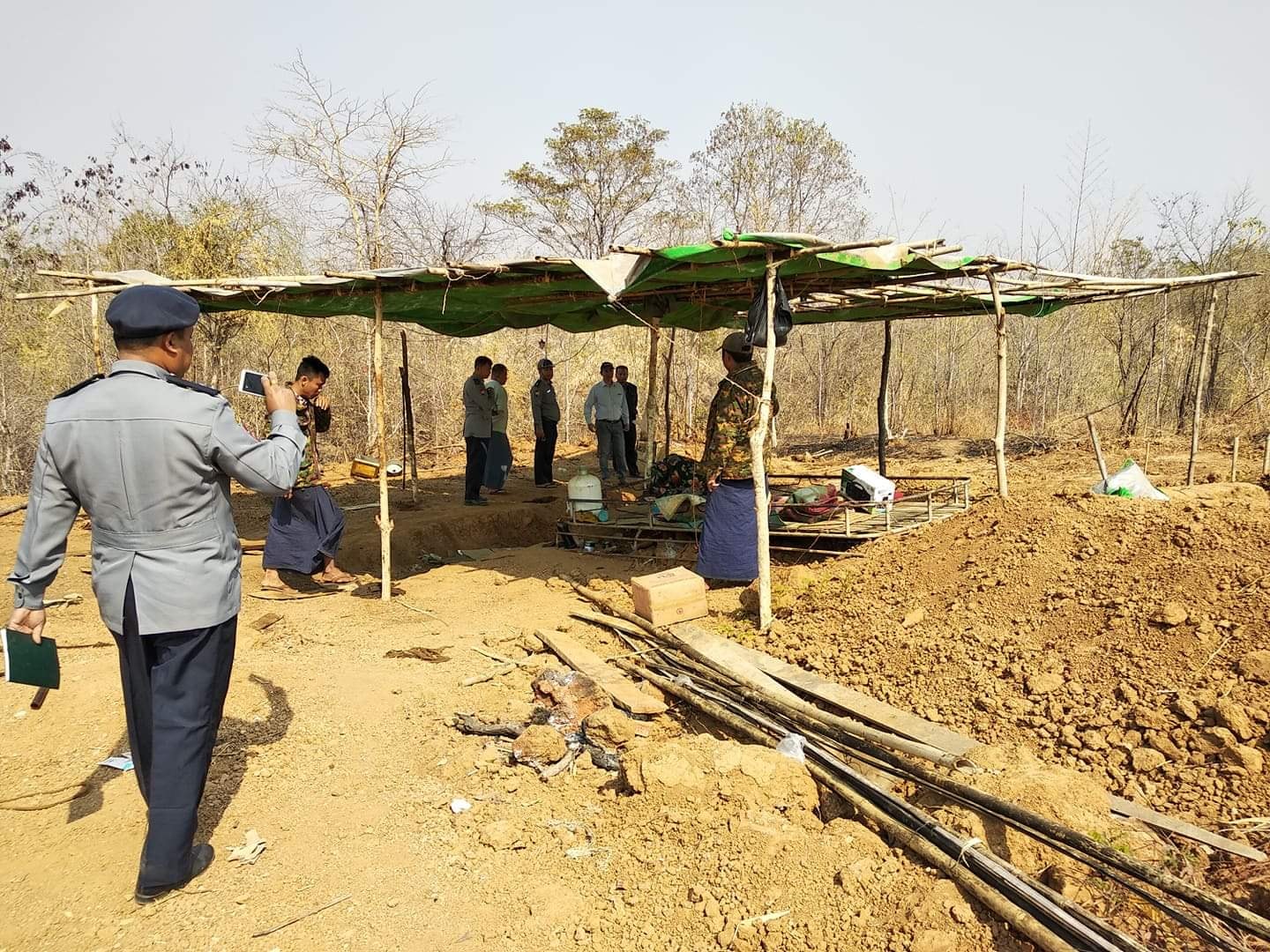 အထက်မင်းလှမြို့နယ်ရှိ တရားမဝင် ရေနံချက်ဖိုများကို ဝန်ကြီးကိုယ်တိုင်သွားရောက်ဖမ်းဆီး