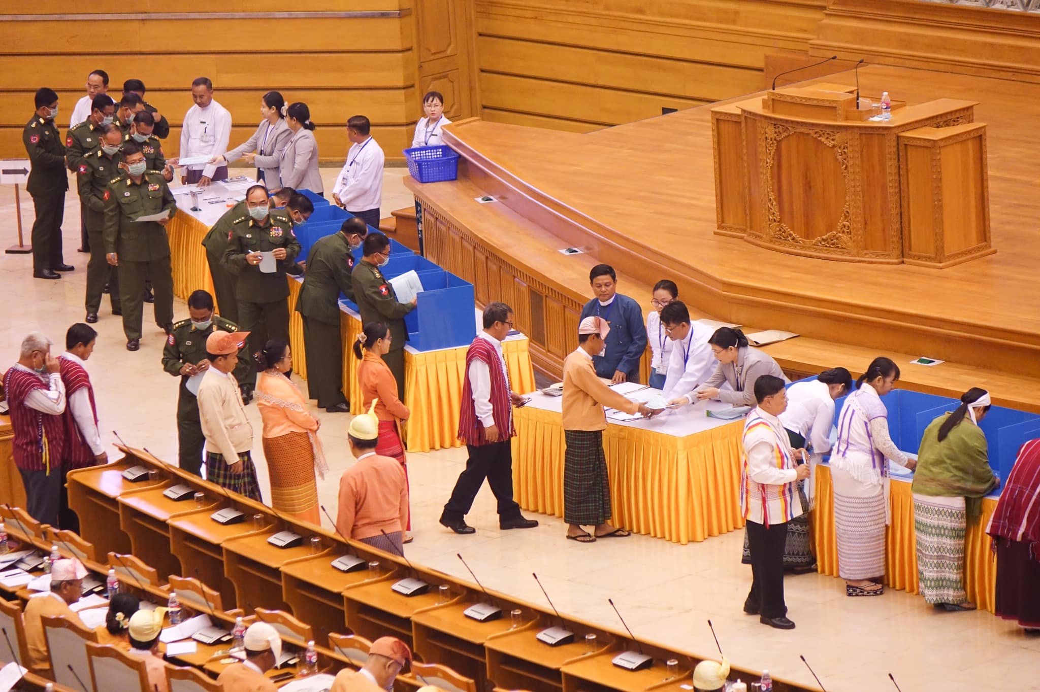 ဖွဲ့စည်းပုံပြင်ဆင်ရေး မဲပေးမှု စတင်