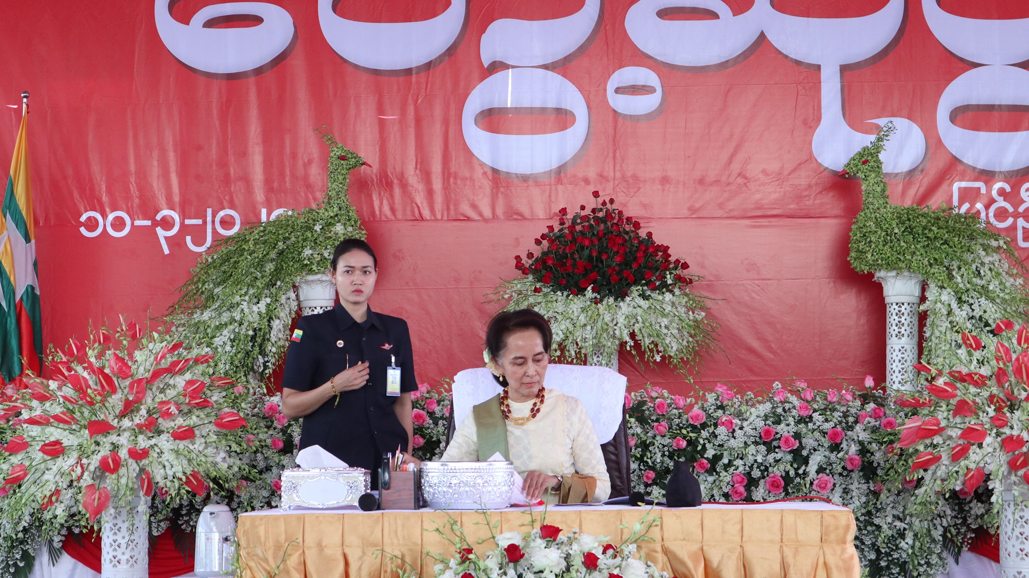 ကိုရိုနာဗိုင်းရပ်စ်ရောဂါ ကာကွယ်ရေးအတွက်  လက်ဆွဲမနှုတ်ဆက်ကြရန် အတိုင်ပင်ခံပုဂ္ဂိုလ် တိုက်တွန်း