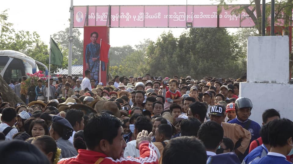 လုပ်ကြံမှုဖြစ်ခဲ့သည့် ဒီပဲယင်းမြို့နယ်သို့ ဒေါ်အောင်ဆန်းစုကြည် ပထမဆုံးအကြိမ်ပြန်သွားရောက်