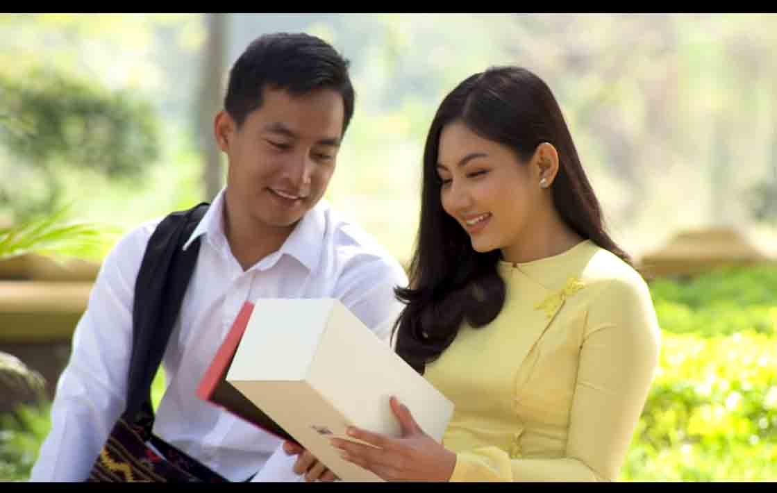 အသစ်ထွက်ရှိလာသည့် ဆုန်သင်းပါရ်ကိုယ်ပိုင်သံစဉ်သီချင်း-အဖြူရောင်(ရုပ်သံ)
