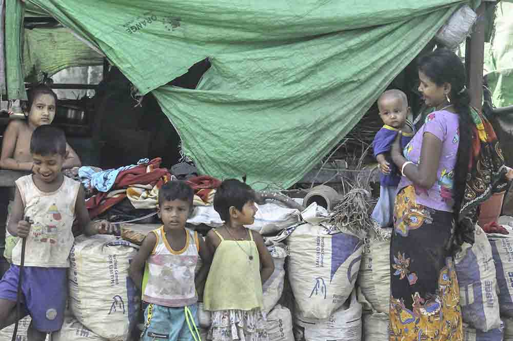 ဟိန္ဒူဒုက္ခသည်များ မိုးမကျမီ နေအိမ်အတည်တကျရရှိရန် လိုအပ်နေ  