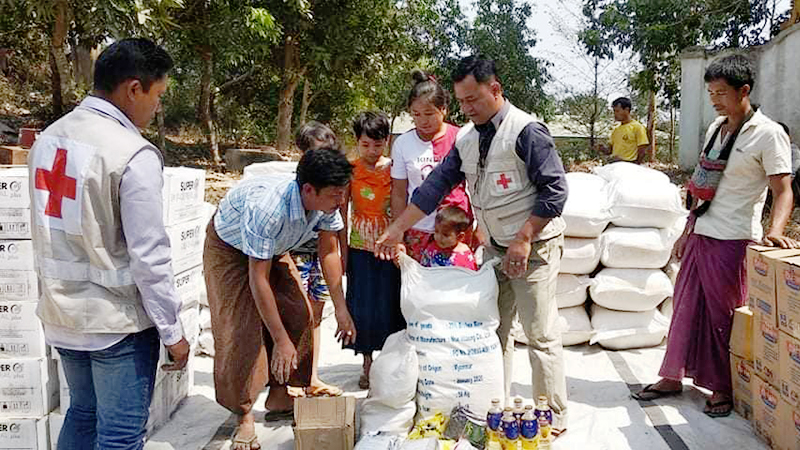 အာဆာအဖွဲ့ မီးရှို့ခဲ့သည့် နံသာတောင်ကျေးရွာကို ICRC အဖွဲ့ စားနပ်ရိက္ခာ ထောက်ပံ့