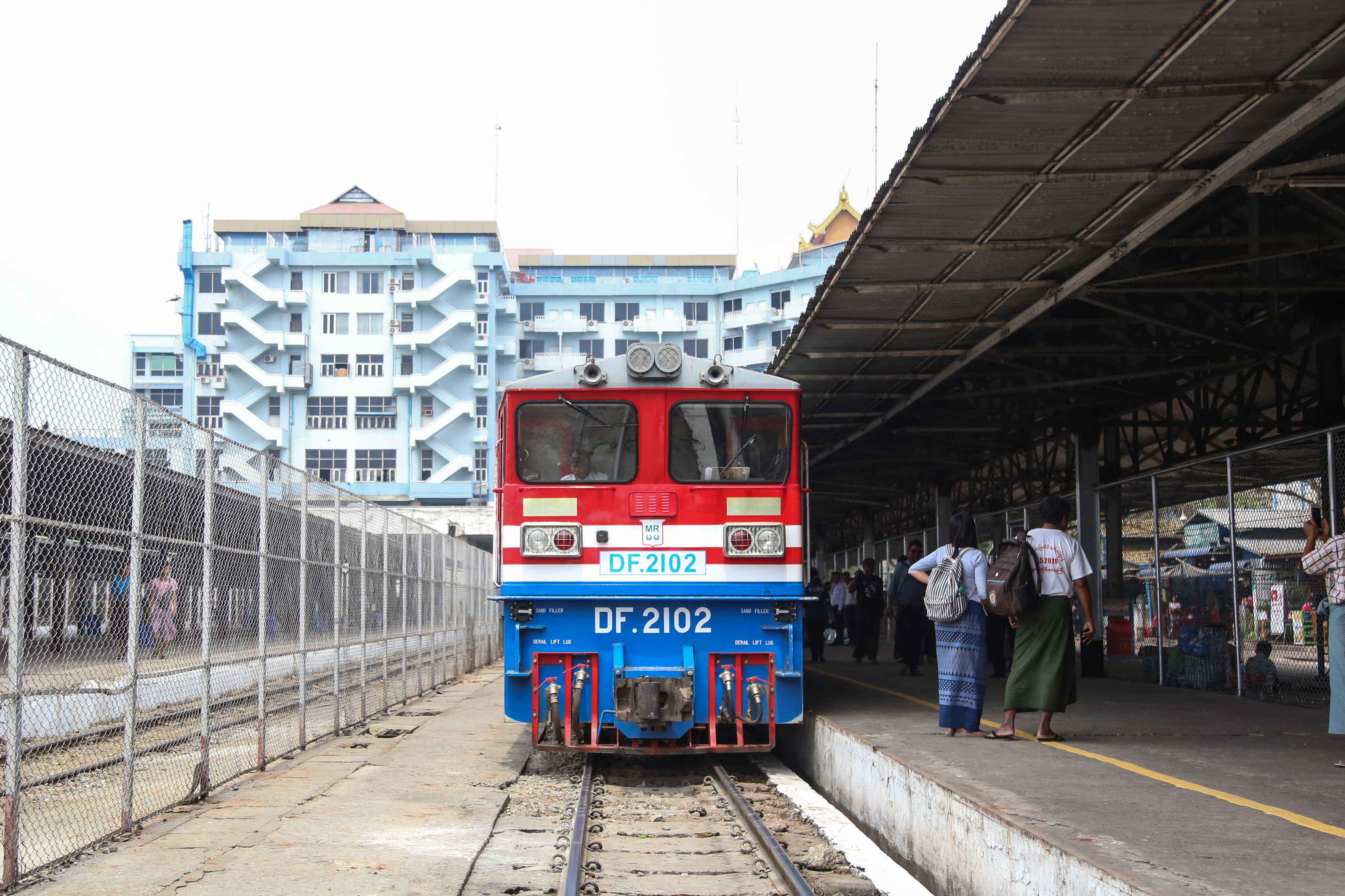 မန္တလေး-မြစ်ကြီးနား ပထမဆုံး ‌အဲကွန်းလေအိတ် ရထား စတင်ပြေးဆွဲ (ဓာတ်ပုံ)