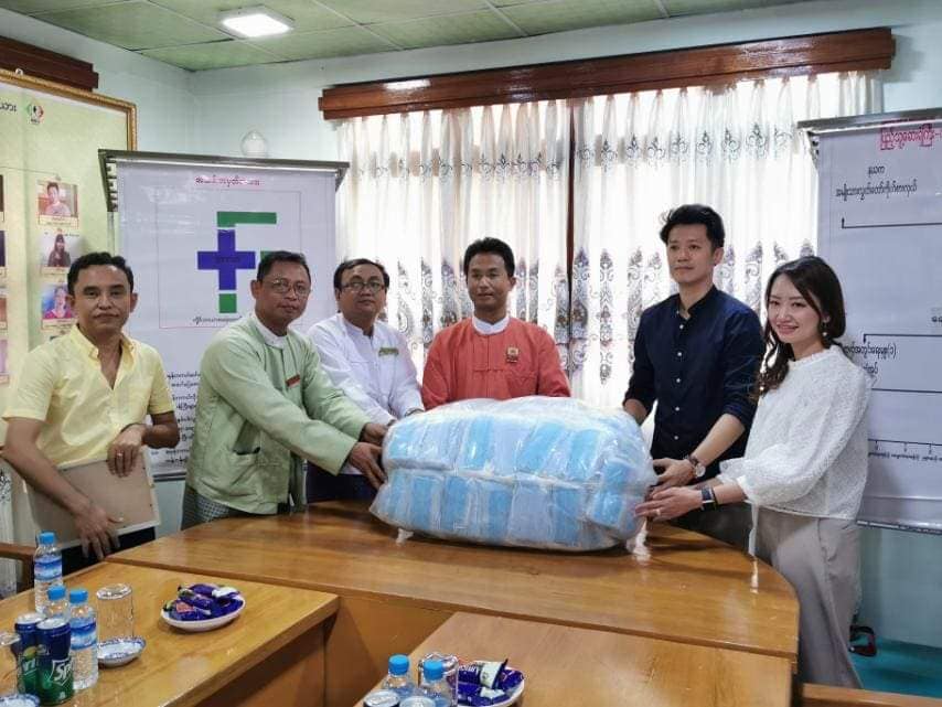 စိုင်းစိုင်းခမ်းလှိုင်က လှိုင်သာယာပြည်သူ့ဆေးရုံအတွက် နှာခေါင်းစည်း ၁၀၀၀၀ လှူဒါန်း