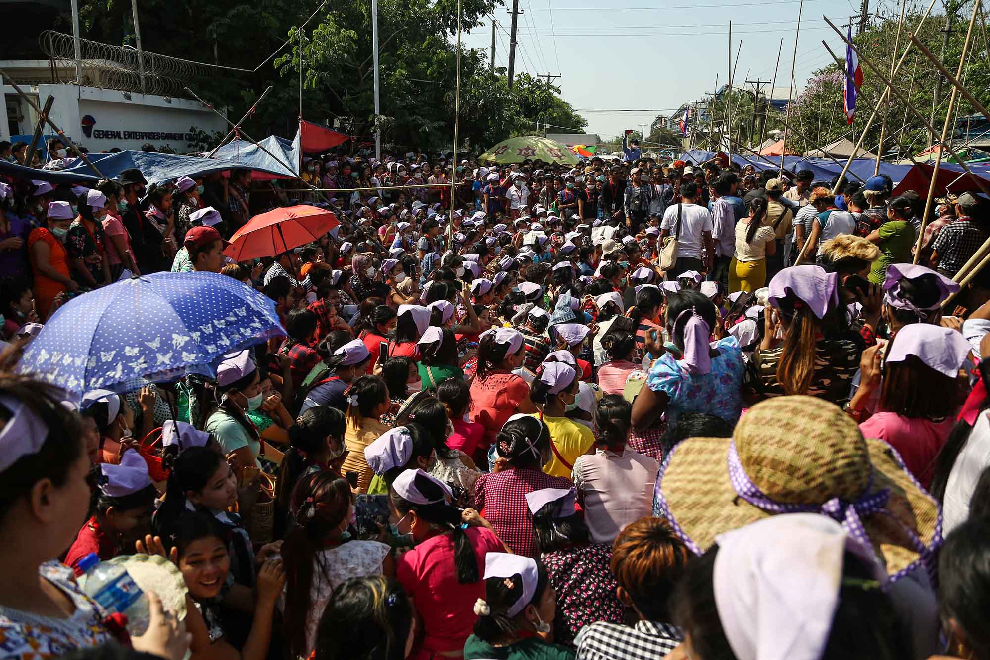 ဒဂုံအရှေ့စက်မှုဇုန်ရှိ အထည်ချုပ်စက်ရုံ အလုပ်သမားထောင်ချီဆန္ဒပြ
