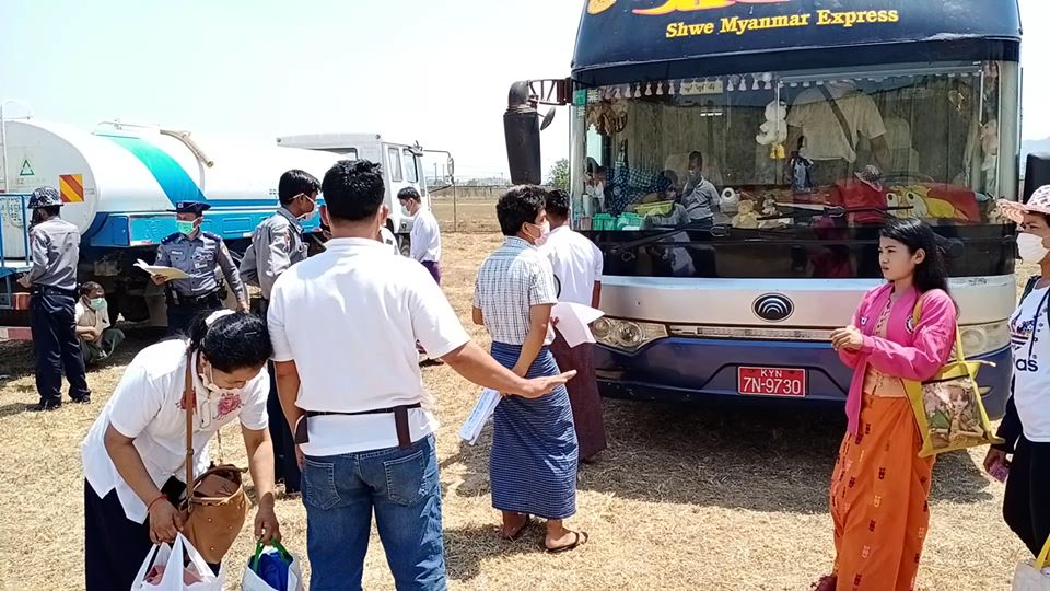 မြန်မာရွှေ့ပြောင်းလုပ်သား ၂၅၀ ကျော် ​ပြန်လည်ပို့ဆောင်ရန် မော်တော်ယာဉ်ခက်ခဲနေ