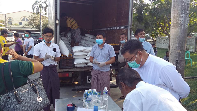လှိုင်သာယာစက်မှုဇုန်တွင် စားသောက်ကုန်များ သက်သာနှုန်းထားဖြင့် ရောင်းချ