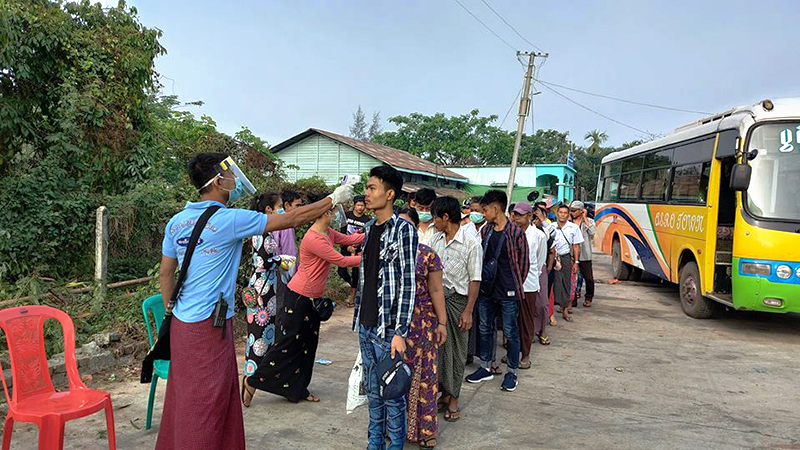 ကိုရိုနာဗိုင်းရပ်စ် ကာကွယ်နိုင်ရန် ဖျာပုံမြို့အဝင် ဂိတ်များတွင် ကျန်းမာရေးစစ်ဆေး