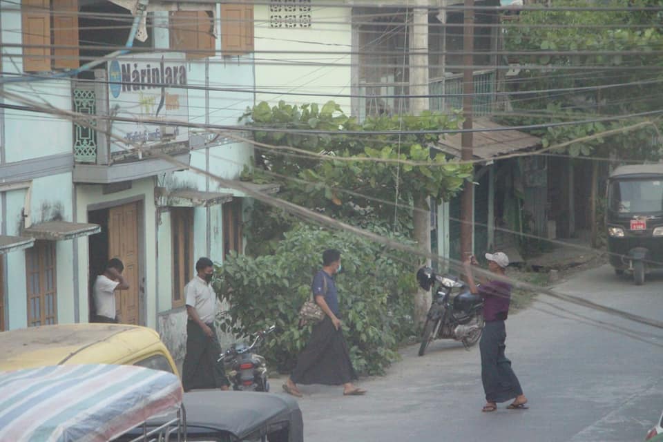 နိရဉ္စရာသတင်းဌာနအား ရဲတပ်ဖွဲ့က ဝင်ရောက်စစ်ဆေးပြီး သတင်းထောက် ၃ ဦးကို ခေါ်ဆောင်