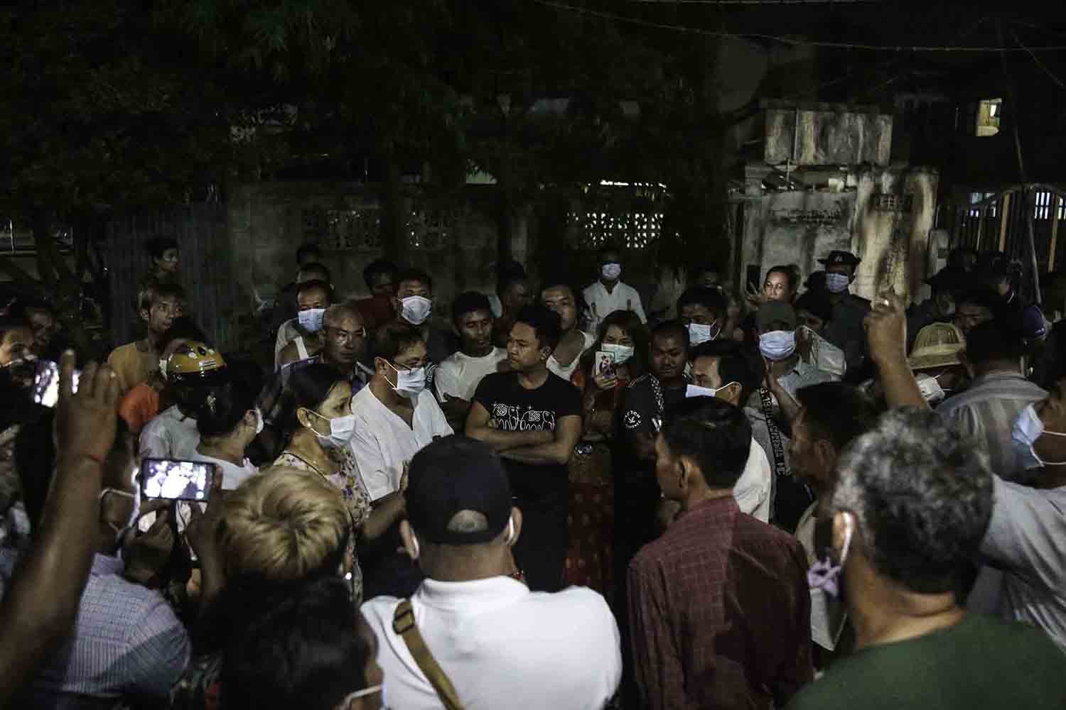 တရုတ်နိုင်ငံသားလက်ခံထားသည်ဟုဆိုကာ  မန္တလေးတွင် လူစုလူဝေးဖြစ်