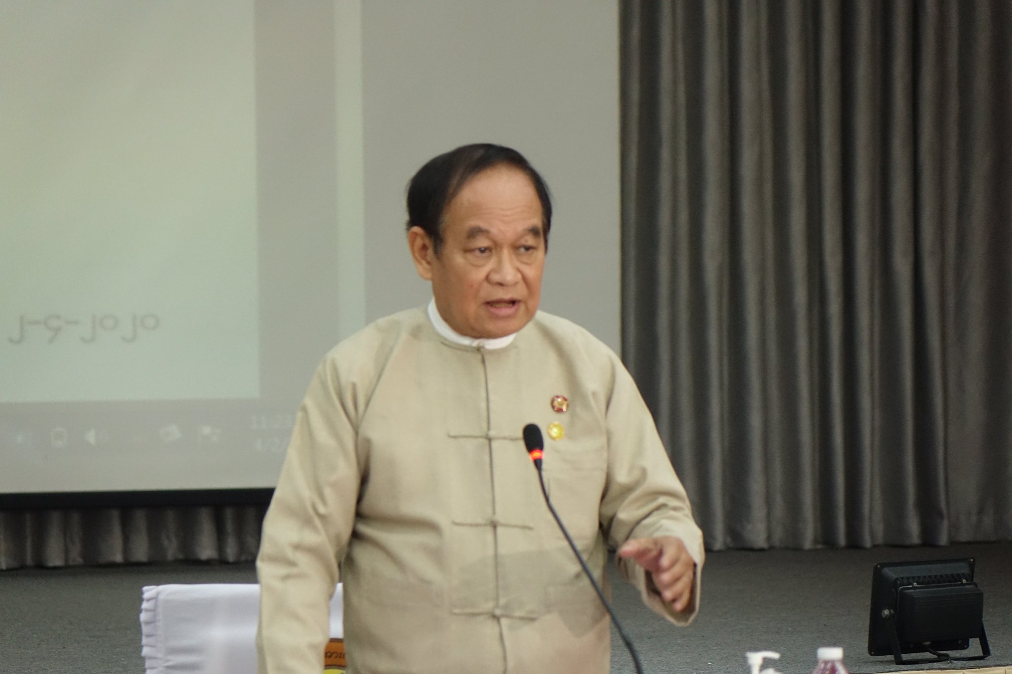 ကိုဗစ်ကာကွယ်ရေး အသံချဲ့စက်ဖြင့်လိုက်လံ ပညာပေးခြင်းက အထိရောက်ဆုံးဟု ဝန်ကြီးပြော