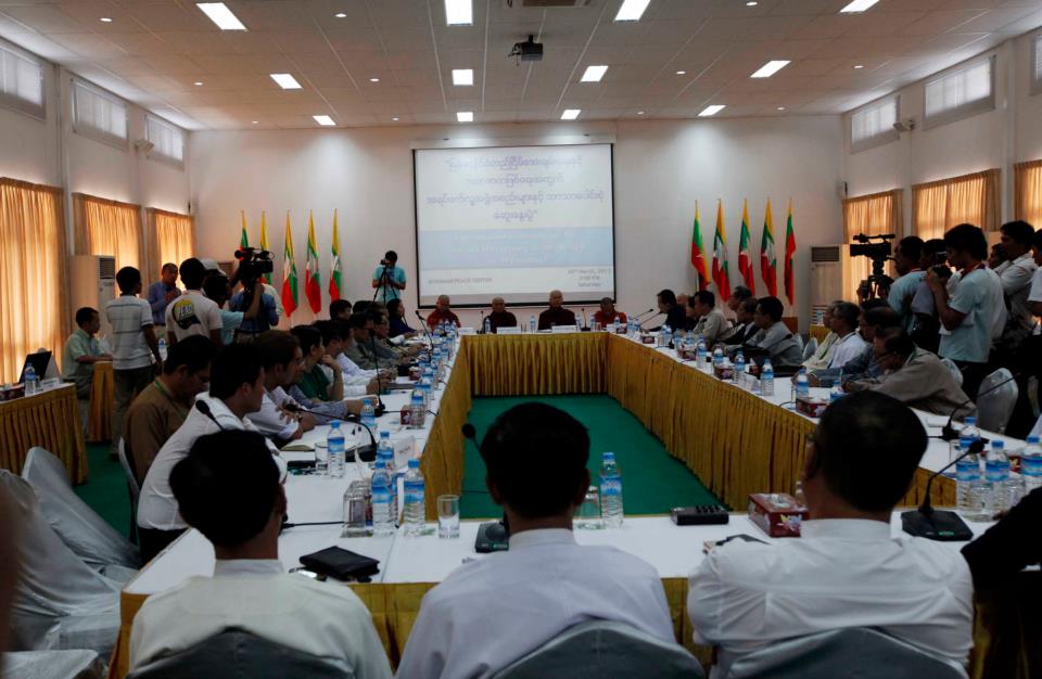 ပဋိပကၡေနာက္ကြယ္က လက္သည္ကို  ေဖာ္ထုတ္ေပးဖို့ ဘာသာေပါင္းစံုက ေတာင္းဆုိ