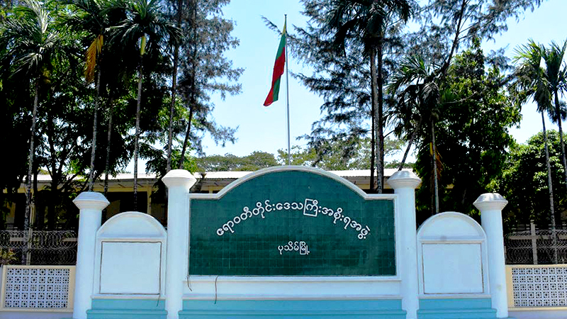 ဧရာဝတီတိုင်းတွင် COVID-19 ဆေးပစ္စည်းနှင့်အရန်ရိက္ခာဝယ်ယူရန် သိန်း ၅၀၀၀ သုံးမည်