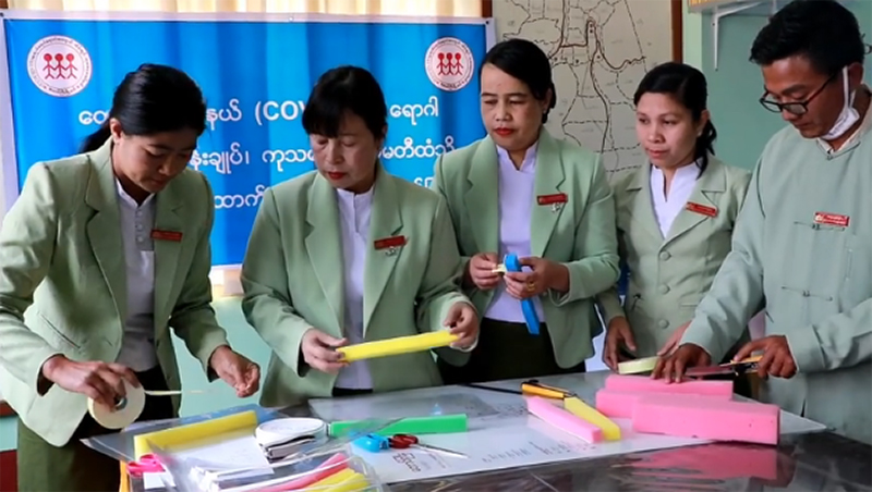COVID-19 ကာကွယ်ရန် တောင်ကြီးမြို့တွင် လက်လုပ် Face Shield များ အခမဲ့ဖြန့်ဝေ