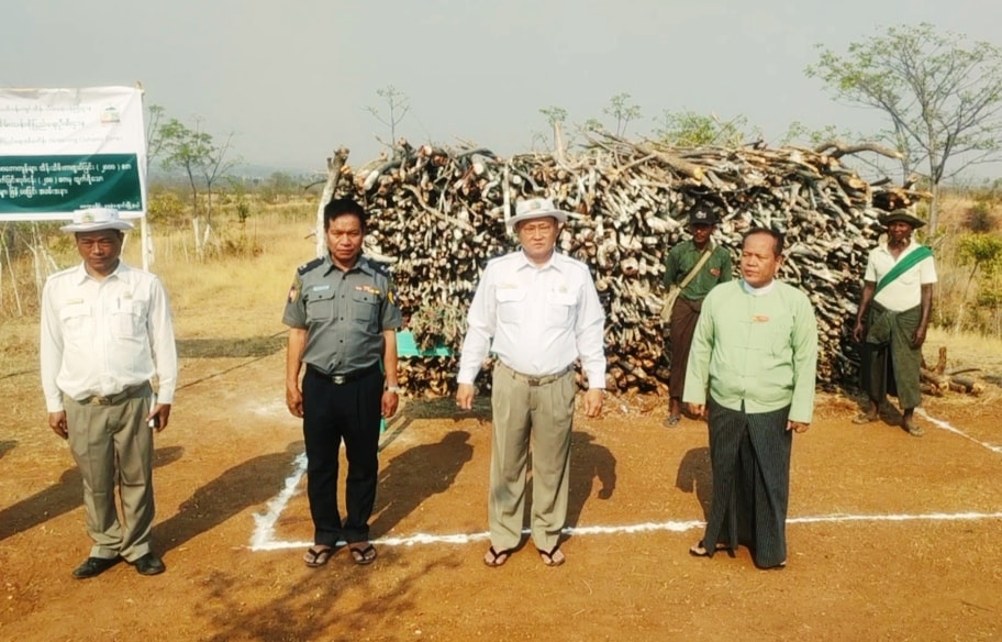 ကျေးလက်နေ ပြည်သူများကို ထင်း၊ လောင်စာတောင့်နှင့် စွမ်းအားမြှင့်မီးဖိုများ အခမဲ့ ဖြန့်ဝေ