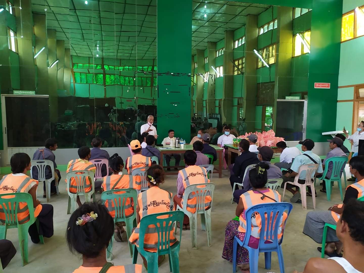 ချောက်စည်ပင် အ‌ခြေခံဝန်ထမ်း ၈၈ ဦးကို စားသောက်ကုန်များ ထောက်ပံ့