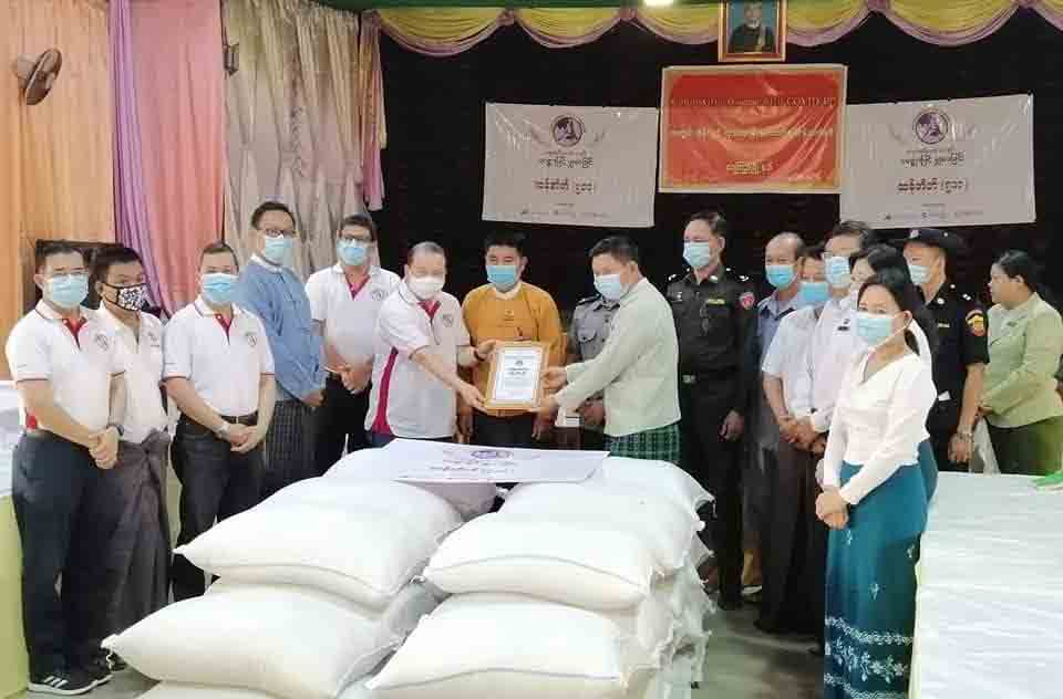 ဧရာဝတီတိုင်းအတွက် ဆန်အိတ် ၂၀၀၀ ဧရာဝတီဖောင်ဒေးရှင်း လှူဒါန်း