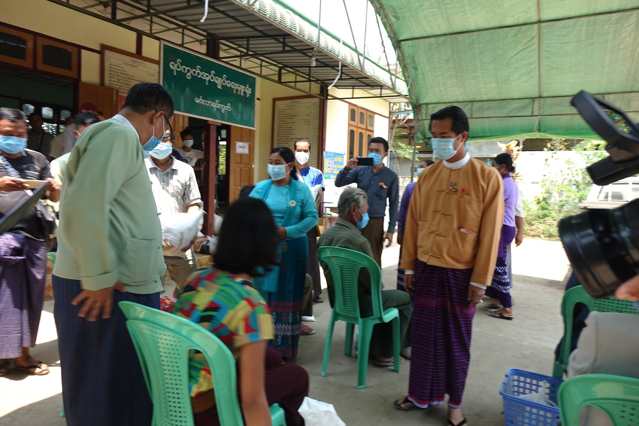 ကယားပြည်နယ်ရှိ  အခြေခံလူတန်းစားများကို စားနပ်ရိက္ခာစတင် ထောက်ပံ့