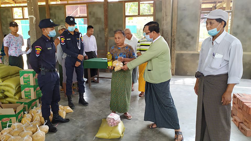 အင်းတော်က အခြေခံလူတန်းစား အိမ်ထောင်စု ၆၀၀၀ ကျော်ကို စားသောက်ကုန်များ ထောက်ပံ့