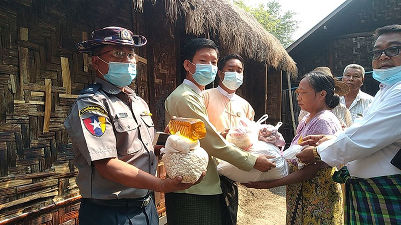 ဝက်လက်မြို့က အခြေခံလူတန်းစား ၂ သောင်းကျော်ကို အိမ်တိုင်ရာရောက် စားသောက်ကုန်များ ပေးဝေ