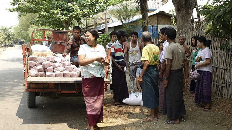 စစ်ကိုင်းတိုင်း မြို့နယ်အချို့တွင် ထောက်ပံ့ပေးသည့်ရိက္ခာများ အစိုးရကို ပြန်လှူ