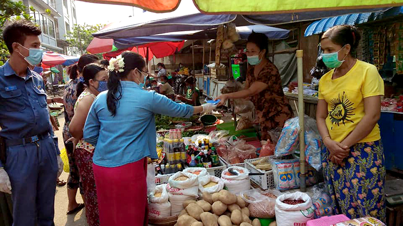 မန္တလေးတိုင်းတွင် နှာခေါင်းစည်းများ အခမဲ့ဖြန့်ဝေ