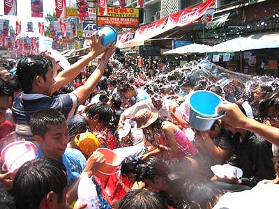 သၾကၤန္ ေရကစားသူမ်ားအတြက္ ထိုင္းအစုိးရ စည္းကမ္းထုတ္ျပန္