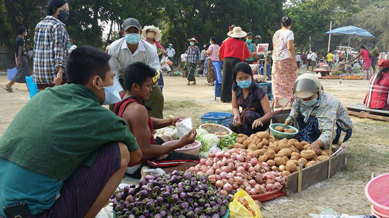 ကိုဗစ်-၁၉ ကာကွယ်နိုင်ရန် ညောင်လေးပင်တွင် Social Distancing စနစ်ဖြင့် ယာယီစျေးဖွင့်