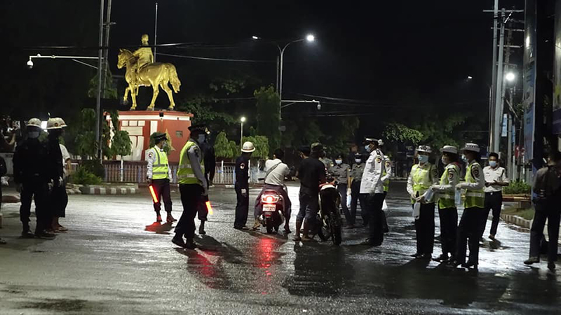 ညမထွက်ရအမိန့်ထုတ်ပြန်ထားသည့် မုံရွာမြို့တွင် လုံခြုံရေးတိုးမြှင့်