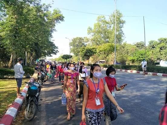 ပဲခူးစက်မှုဇုန်တွင် စက်ရုံပိတ်ပေးရန် အလုပ်သမားများတောင်းဆို ဆန္ဒပြ