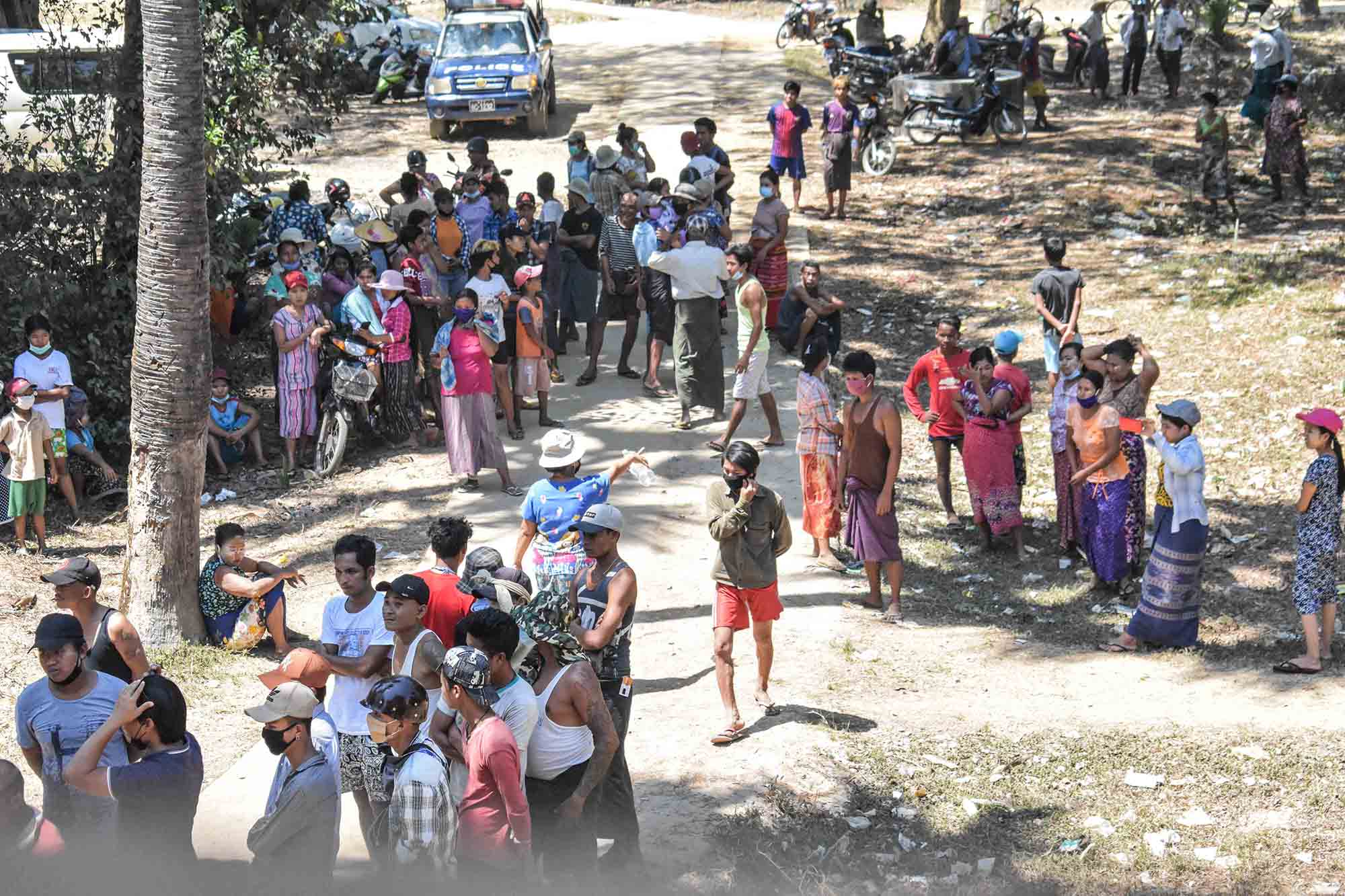 ပုသိမ်တွင် ရန်ကုန်ပြန် မိသားစုကိုထားရှိမည့်နေရာကိစ္စ ကန့်ကွက်ရာက လူစုလူဝေးဖြစ်