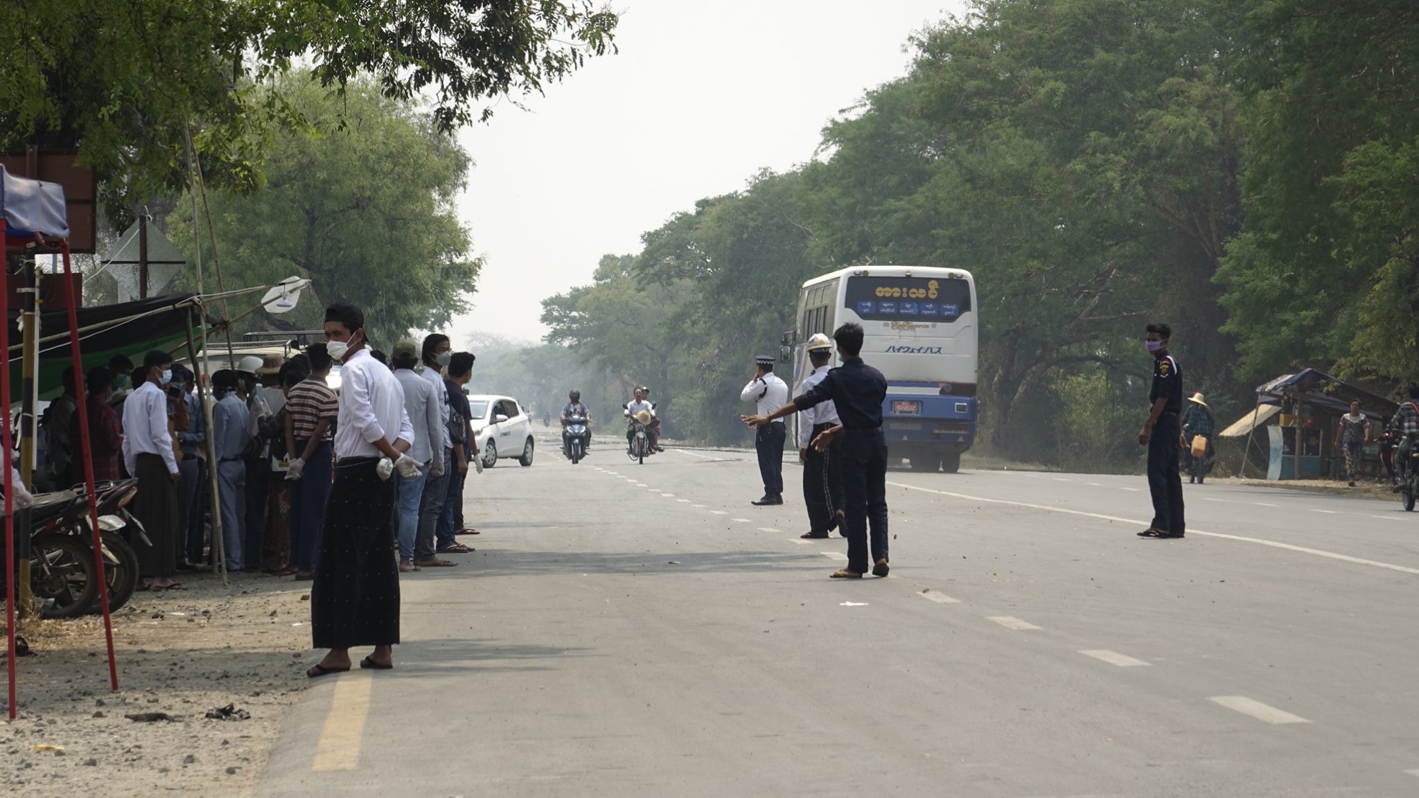 ရပ်/ကျေးများတွင် ခွင့်ပြုချက်မရှိဘဲ တားဆီးပိတ်ဆို့မှု မလုပ်ရန် စစ်ကိုင်းတိုင်းအစိုးရထုတ်ပြန်